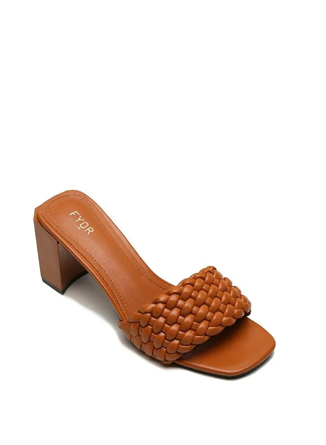 فايور Hand-Woven Statement Mule CMJ 10